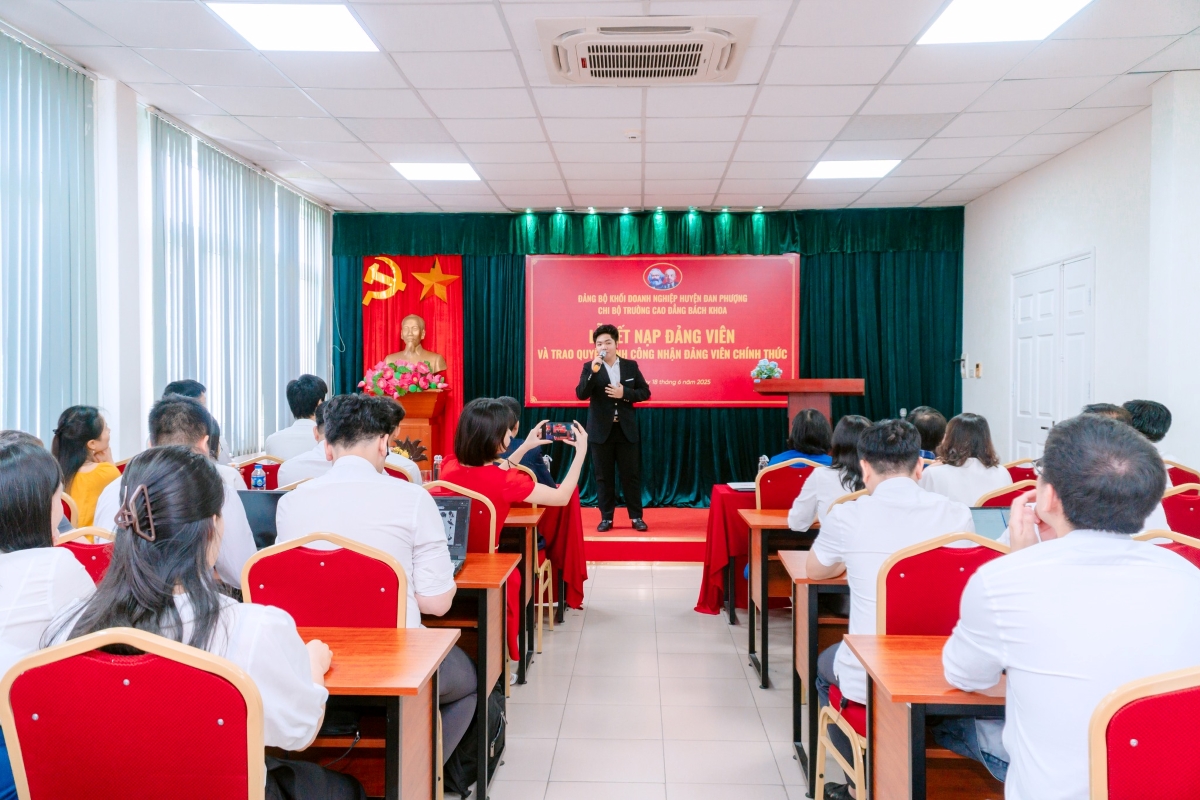 trường cao đẳng Bách Khoa - 3