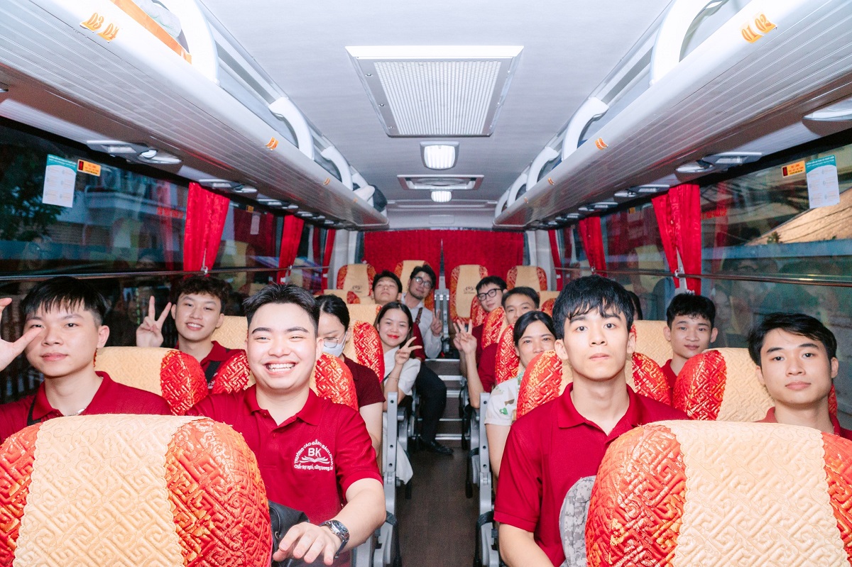 Buổi tiễn bay sinh viên chương trình Internship Nhật Bản - Trường Cao đẳng Bách Khoa đợt xuất cảnh tháng 072025