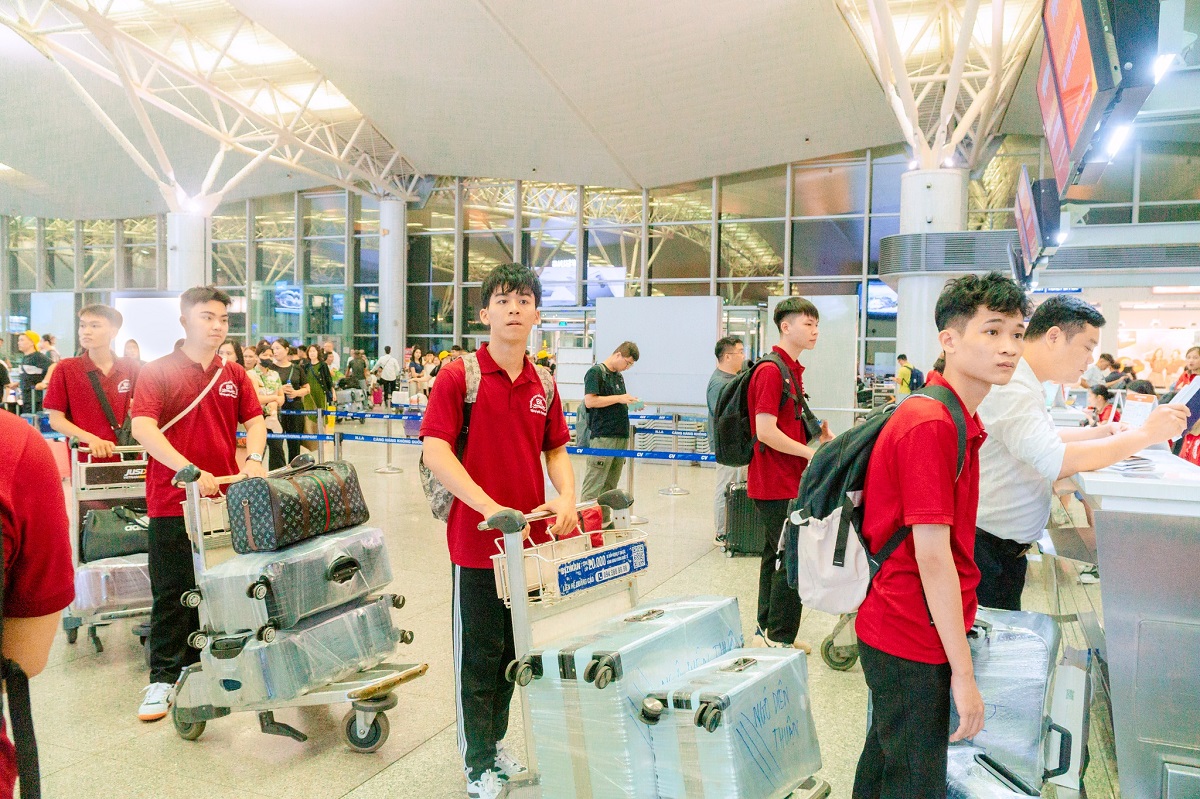 Buổi tiễn bay sinh viên chương trình Internship Nhật Bản - Trường Cao đẳng Bách Khoa đợt xuất cảnh tháng 072025