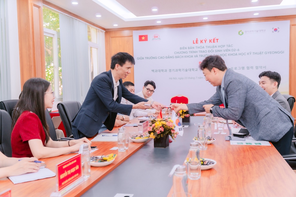 LỄ KÝ KẾT MOU GIỮA TRƯỜNG CAO ĐẲNG BÁCH KHOA VỚI TRƯỜNG ĐẠI HỌC KHOA HỌC KỸ THUẬT GYEONGGI