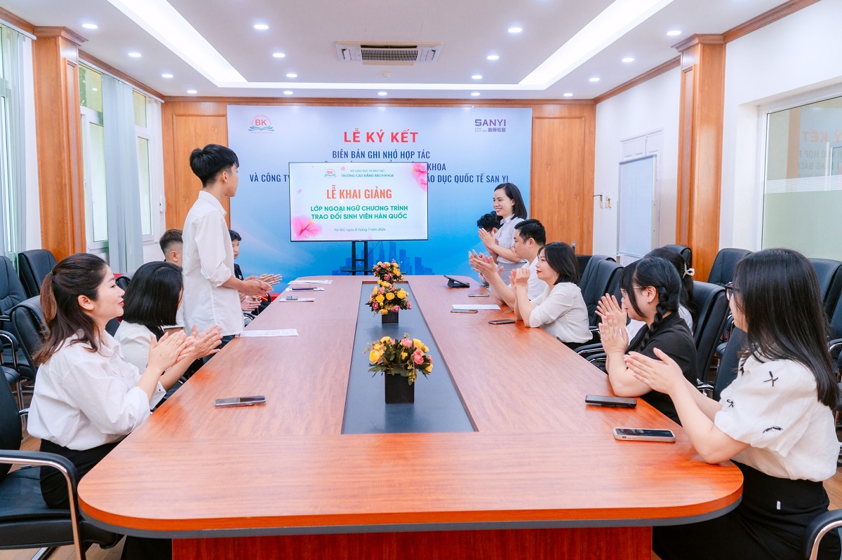 Lễ khai giảng lớp ngoại ngữ chương trình trao đổi sinh viên diện visa D2-6