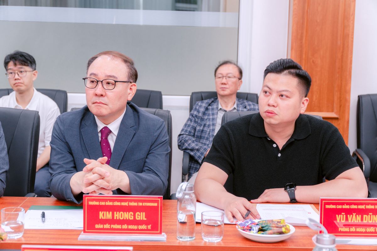 Ông Kim Hong Gil - Giám đốc phòng đối ngoại quốc tế Trường Cao đẳng Công nghệ thông tin Kyungnam (Hàn Quốc)
