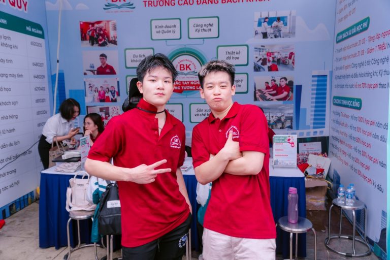 Nguyễn Nhật Anh và bạn học từng góp mặt tại Ngày hội gắn kết GDNN Thủ đô với thị trường lao động năm 2025