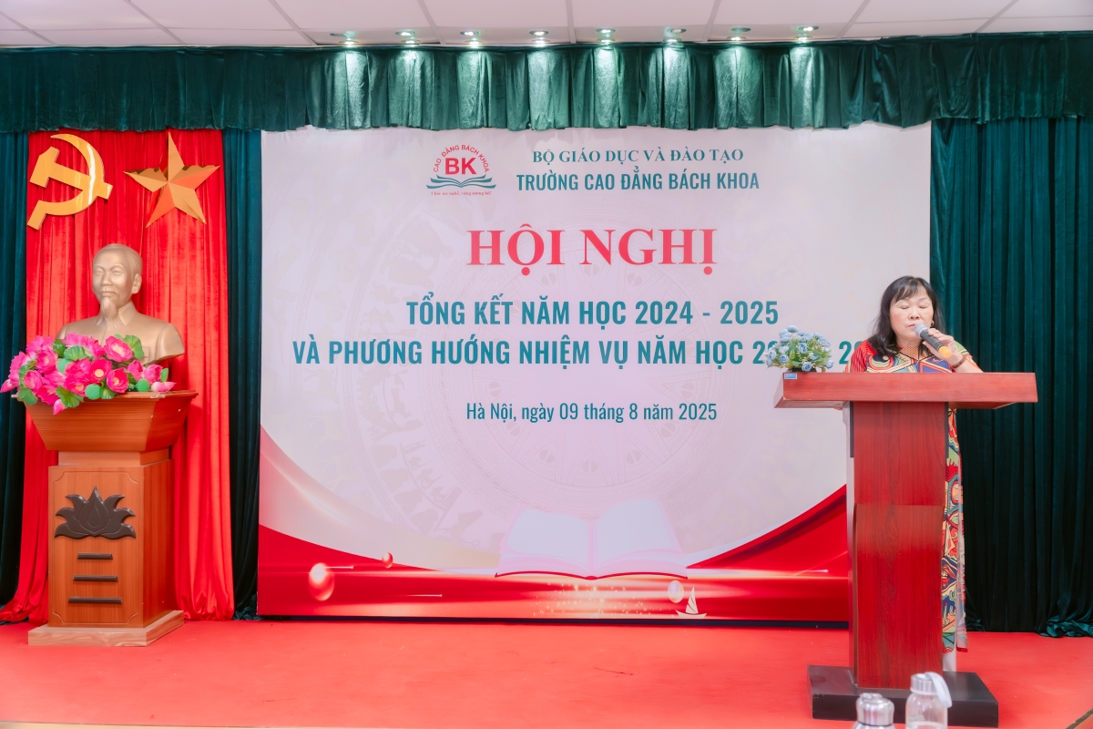 Hội nghị tổng kết năm học trường Cao đẳng Bách Khoa -11