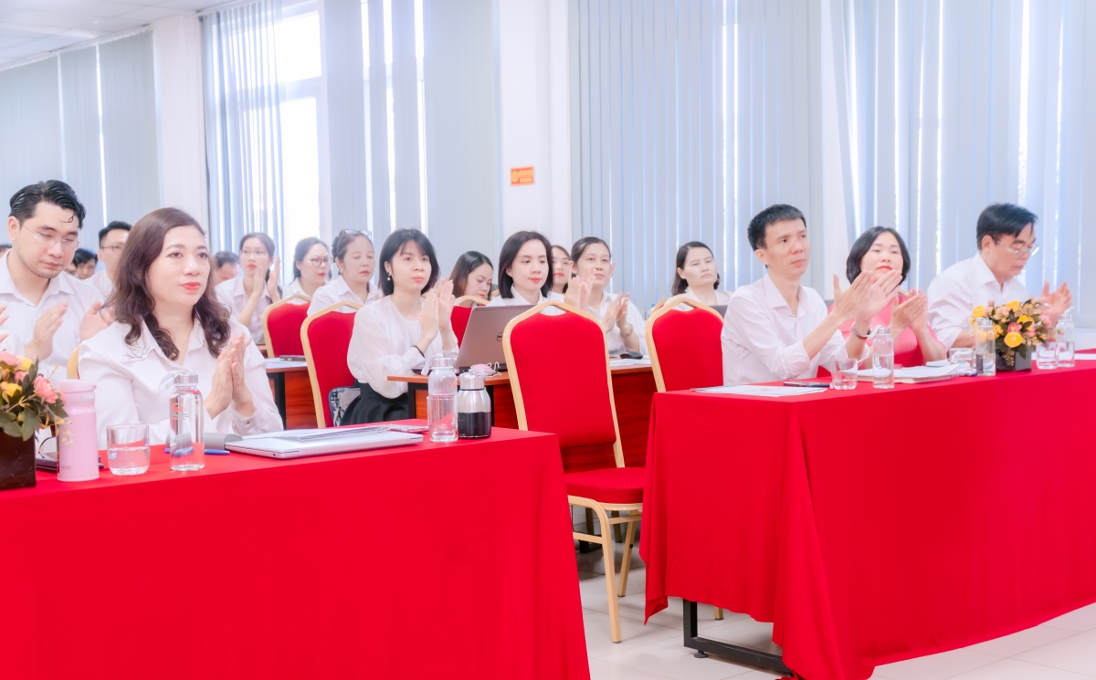Hội nghị tổng kết năm học trường Cao đẳng Bách Khoa -12