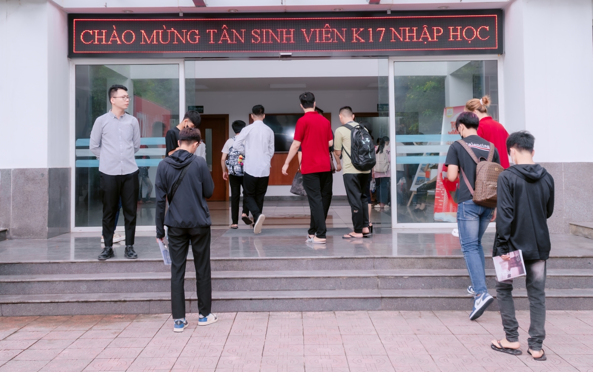 Sinh viên k17 cao đẳng Bách khoa ngày đầu đi học-3