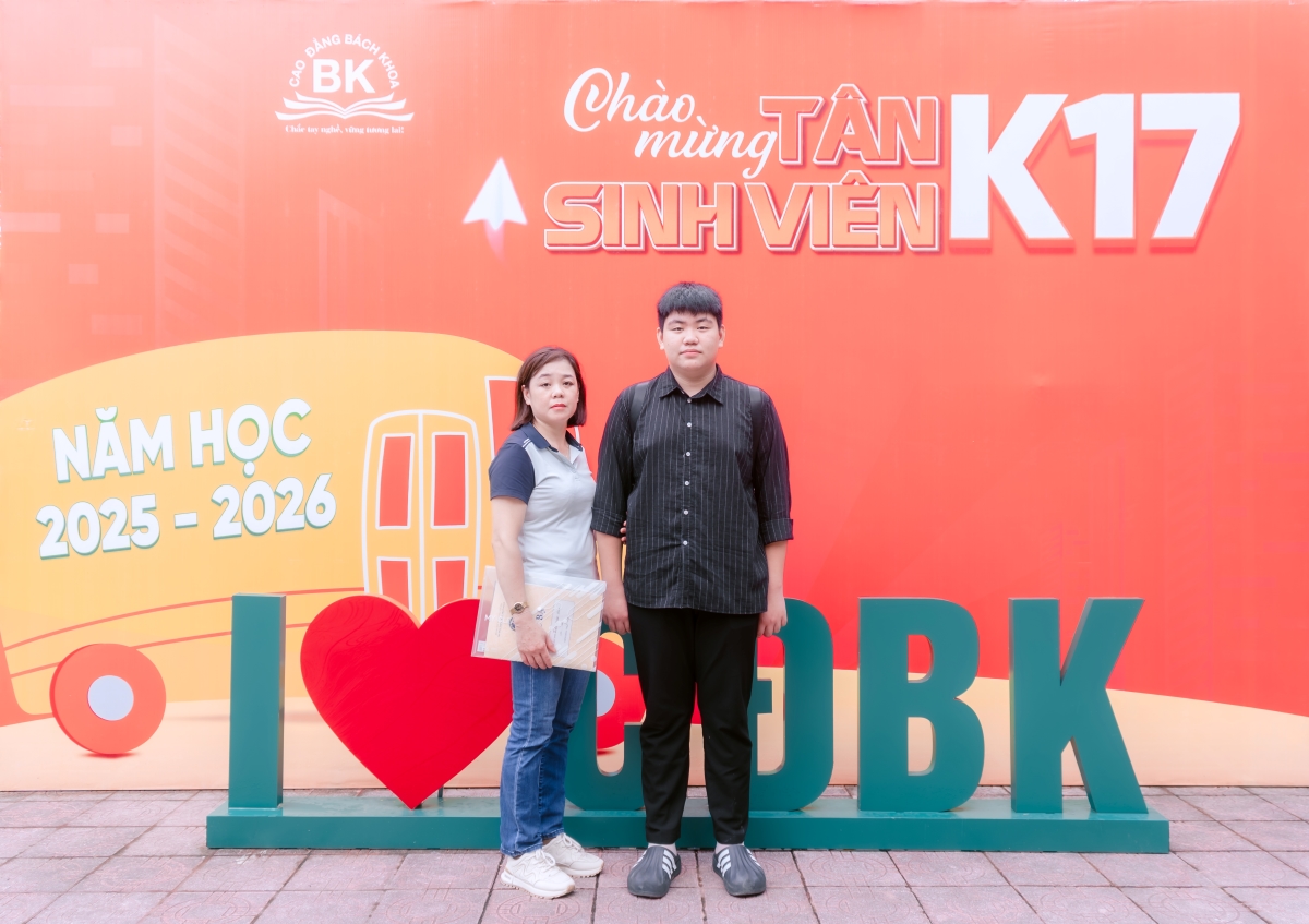 Sinh viên k17 cao đẳng Bách khoa ngày đầu đi học-8
