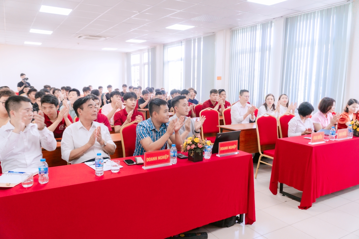 Trường Cao đẳng Bách Khoa tổ chức workshop tập huấn thực tập tại Goertek-6