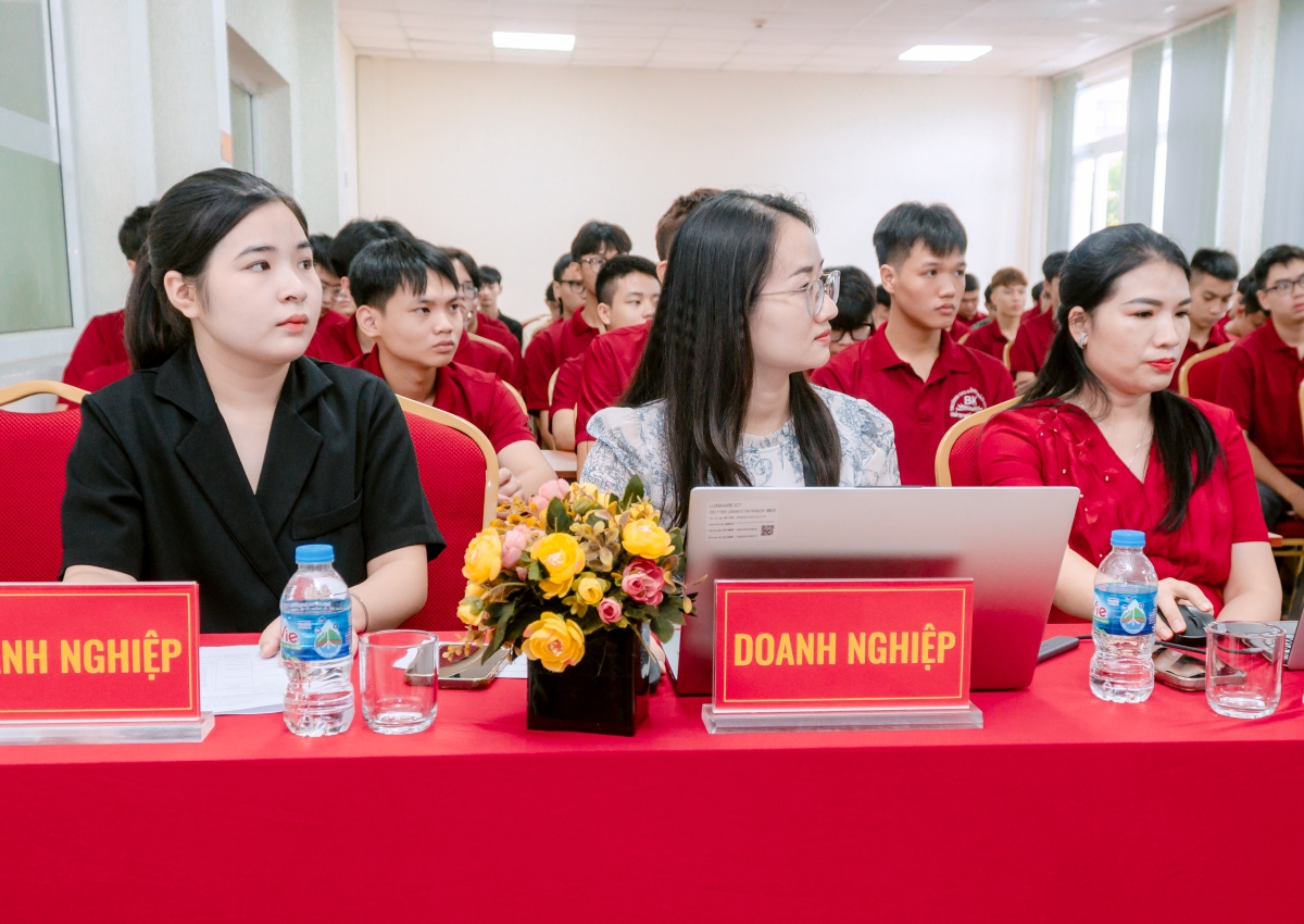 Trường Cao đẳng Bách Khoa tổ chức workshop tập huấn thực tập tại Luxshare-2