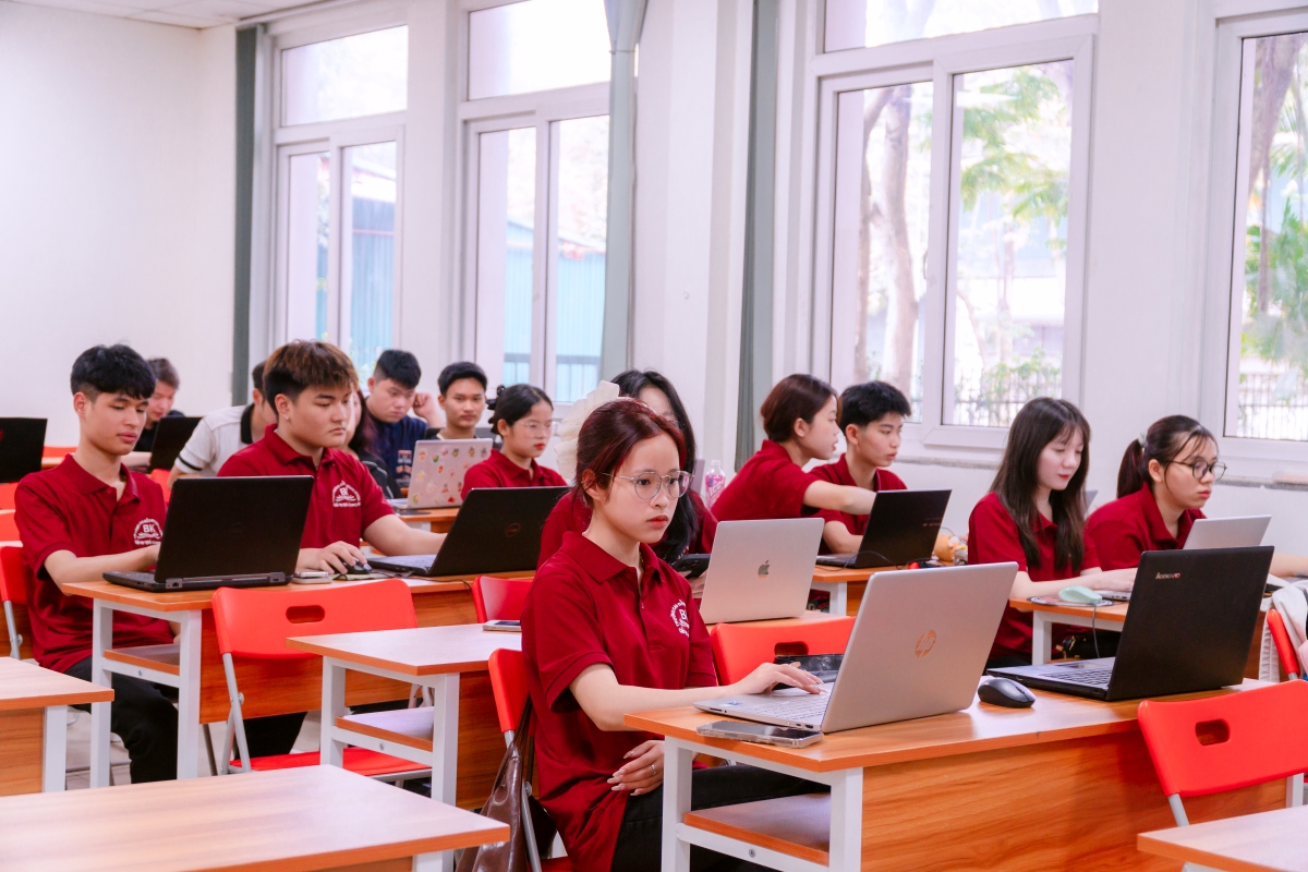 học ngành tiếng anh tại cao đẳng bách khoa