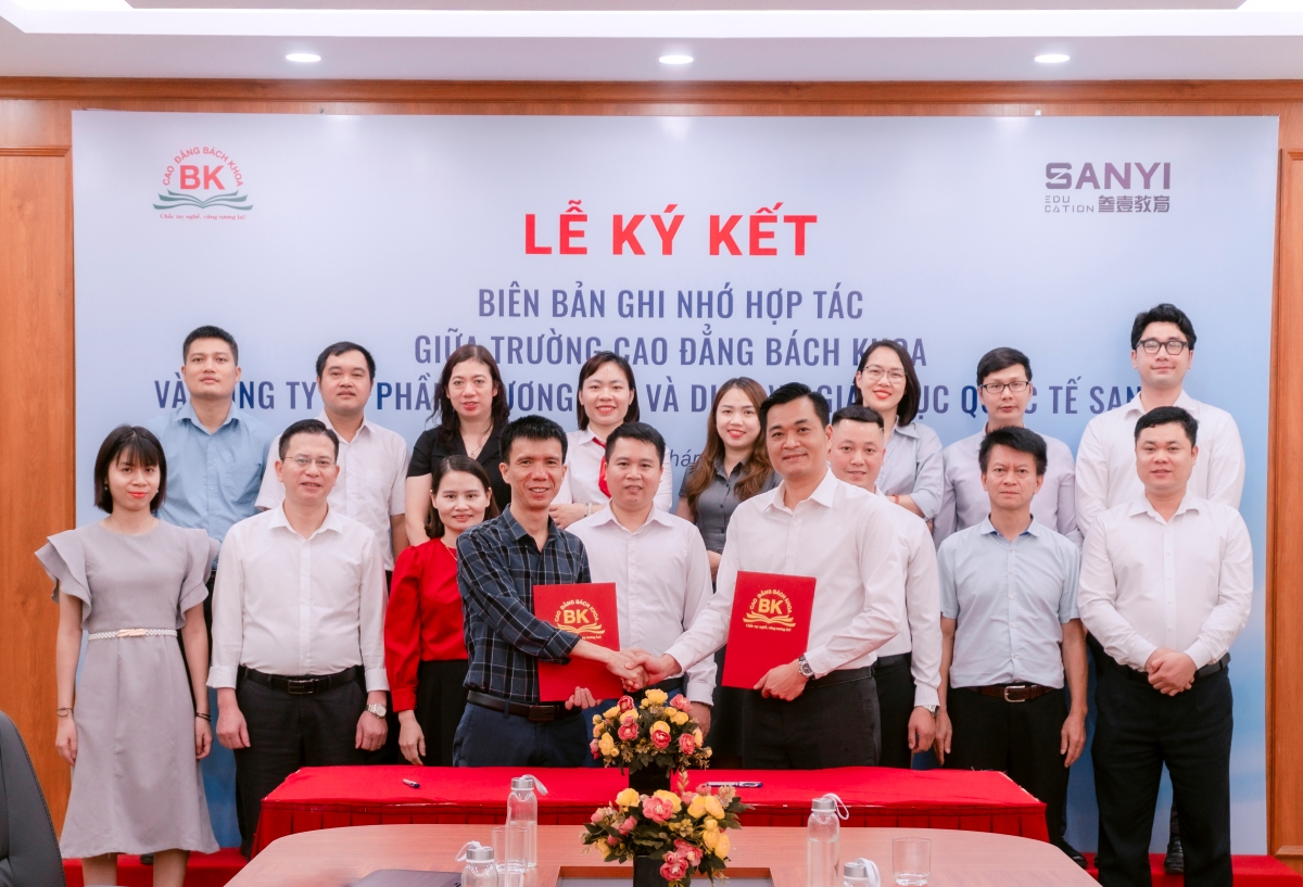 học tiếng anh tại cao đẳng bách khoa