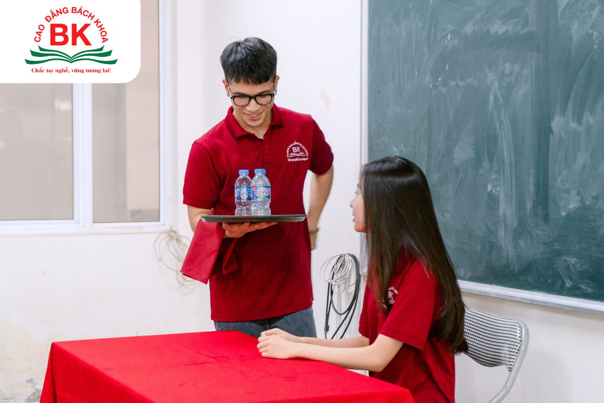Kỹ năng mềm là một yếu tố quan trọng cần được rèn luyện của sinh viên ngành Du lịch – Khách sạn