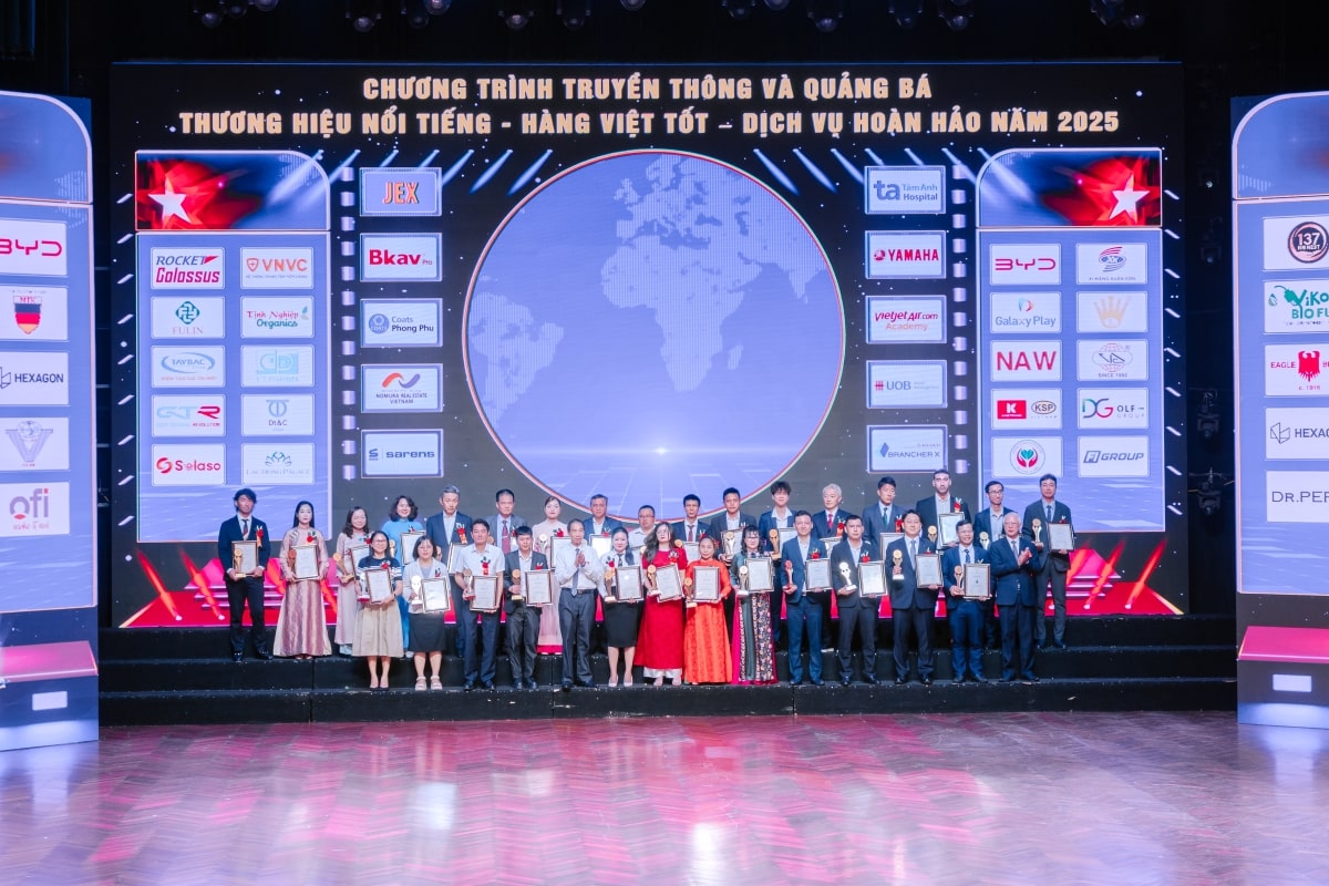 Trường Cao đẳng Bách Khoa vinh dự nhận giải thưởng Thương hiệu Nổi tiếng Hàng đầu Việt Nam 2025