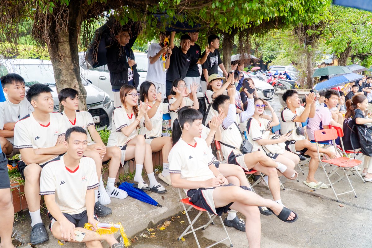 Lễ khai mạc giải bóng đá tân sinh viên Cao đẳng Bách Khoa 2025