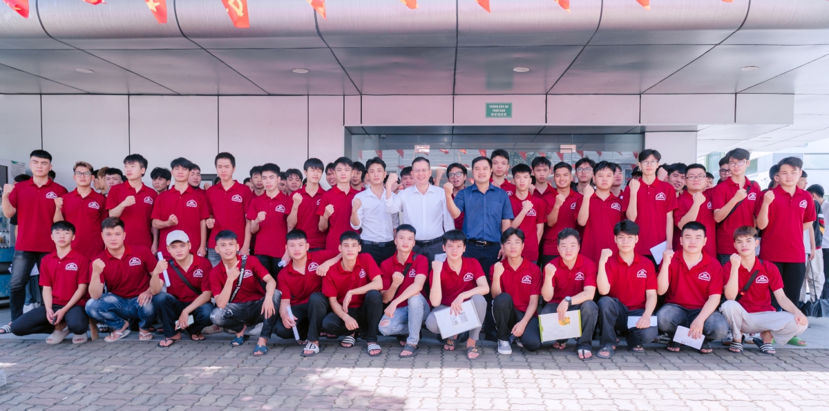 Sinh viên ngành công nghệ kỹ thuật điện điện tử trường cao đẳng Bách Khoa thực tập tại Goertek