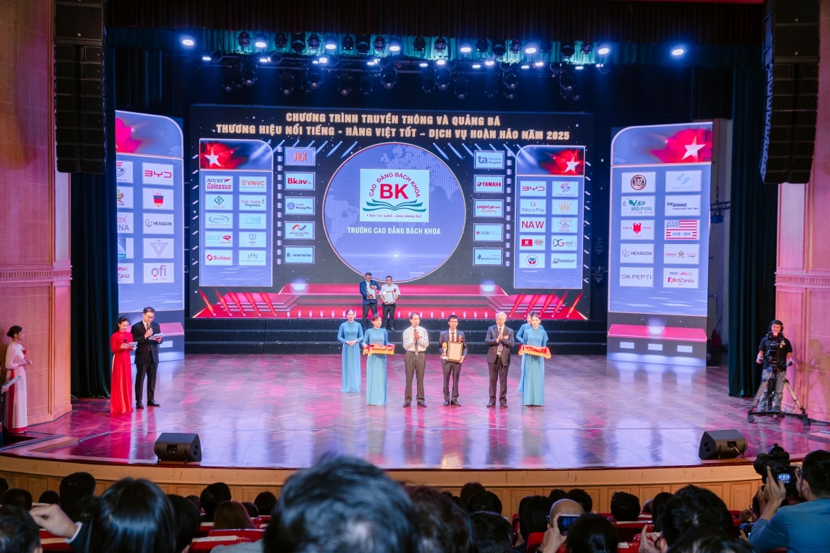 Trường Cao đẳng Bách Khoa vinh dự nhận giải thưởng Thương hiệu Nổi tiếng Hàng đầu Việt Nam 2025