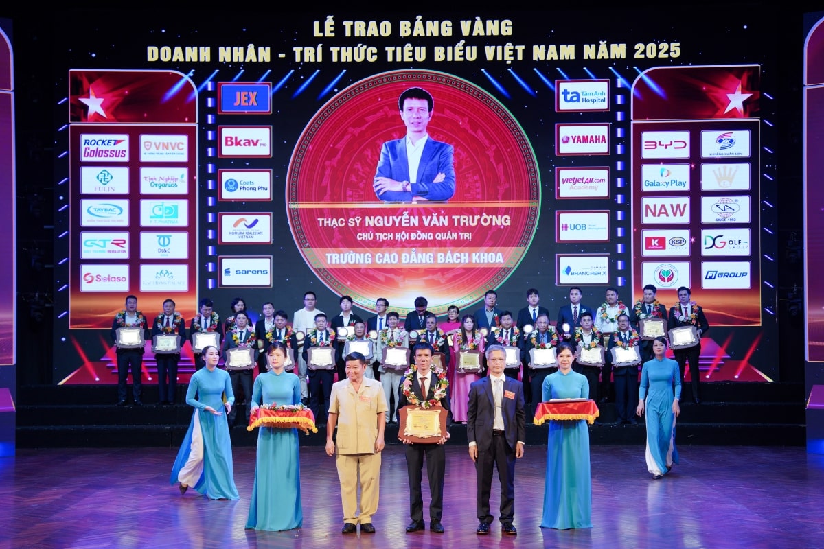 Trường Cao đẳng Bách Khoa vinh dự nhận giải thưởng Thương hiệu Nổi tiếng Hàng đầu Việt Nam 2025