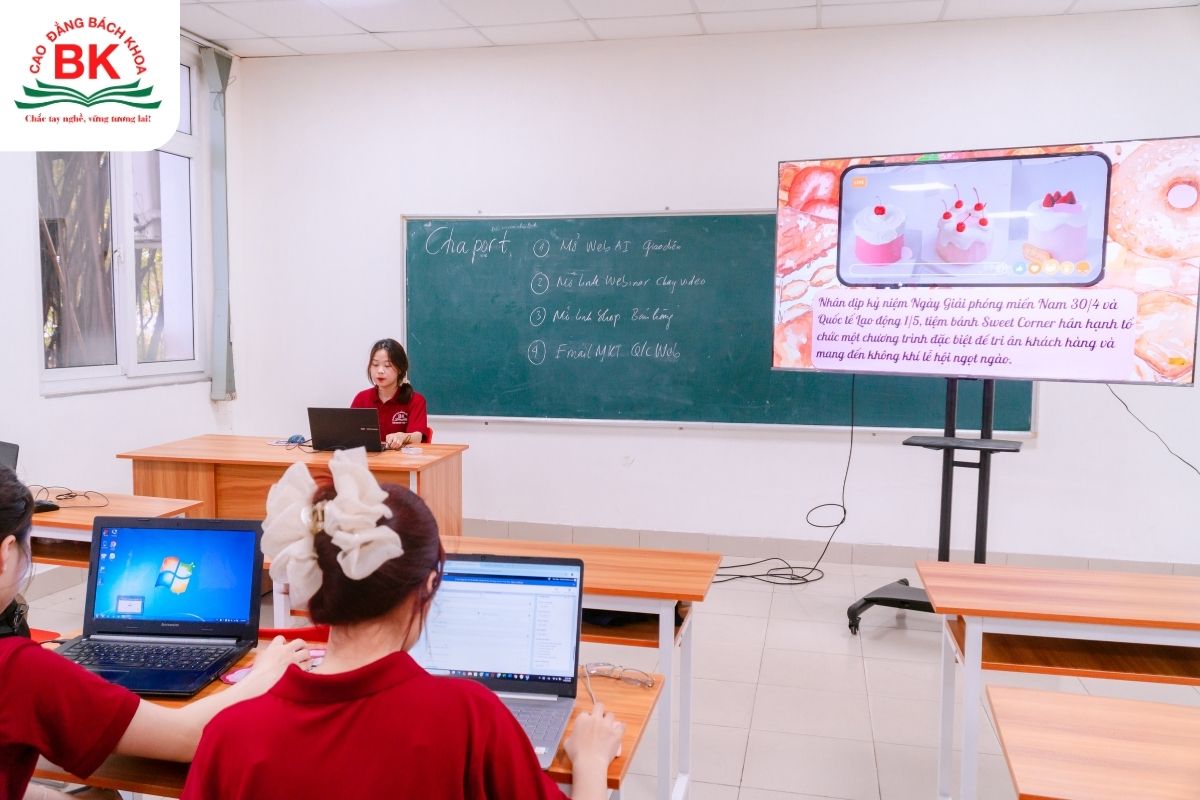 Ngành Thương mại điện tử trường Cao đẳng Bách Khoa được đào tạo theo định hướng ứng dụng