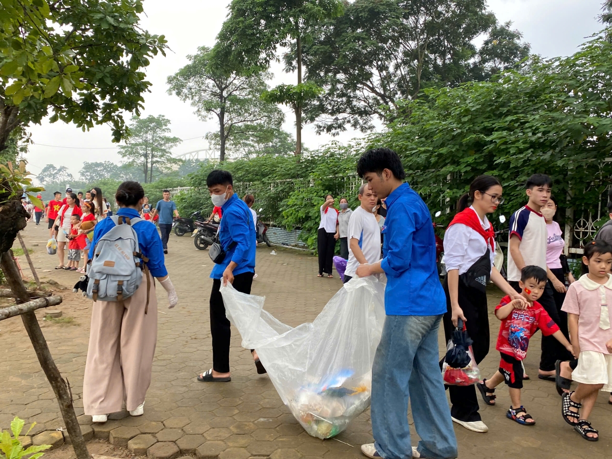 sinh viên Cao đẳng Bách Khoa hưởng ứng ngày Quốc Khánh-3