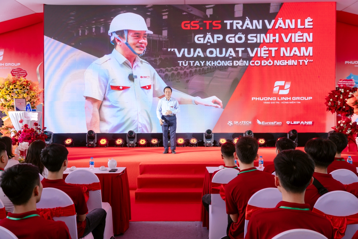 sinh viên ngành điện lạnh cao đẳng Bách Khoa tham gia triển lãm quốc tế