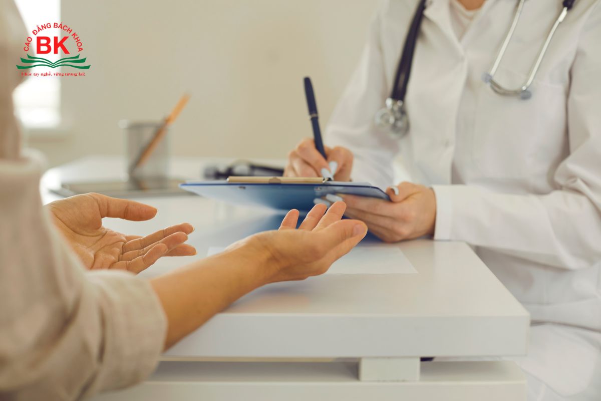 Nhóm ngành Sức khỏe là nhóm ngành phổ biến trong khối toán hóa sử