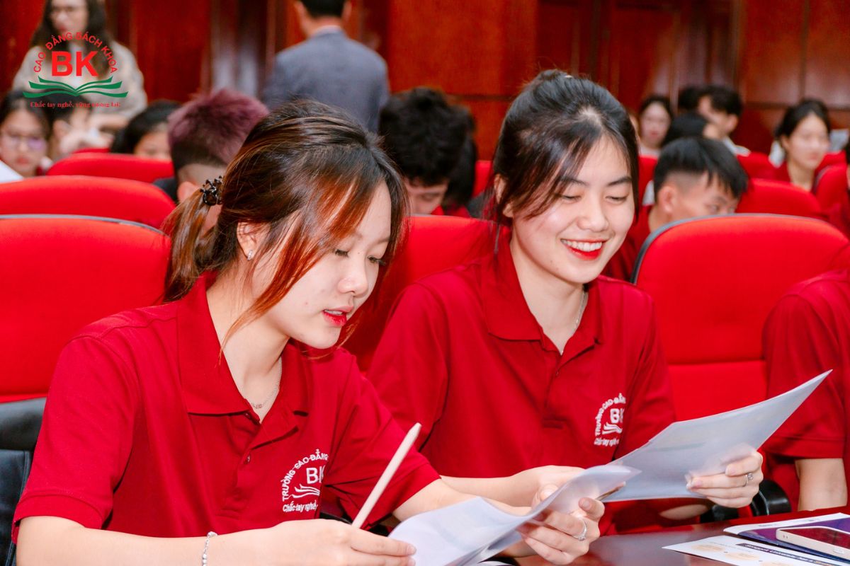 Cần tìm hiểu kỹ toán lý sử là khối gì để có định hướng rõ ràng