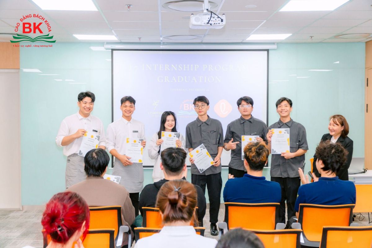 Sinh viên ngành Quản trị khách sạn Trường Cao đẳng Bách Khoa thực tập