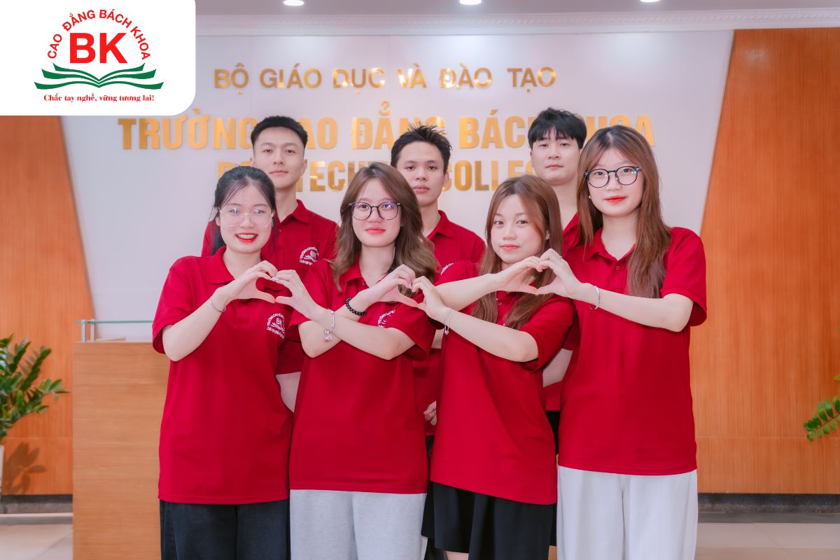 Sinh viên trường Cao đẳng Bách Khoa