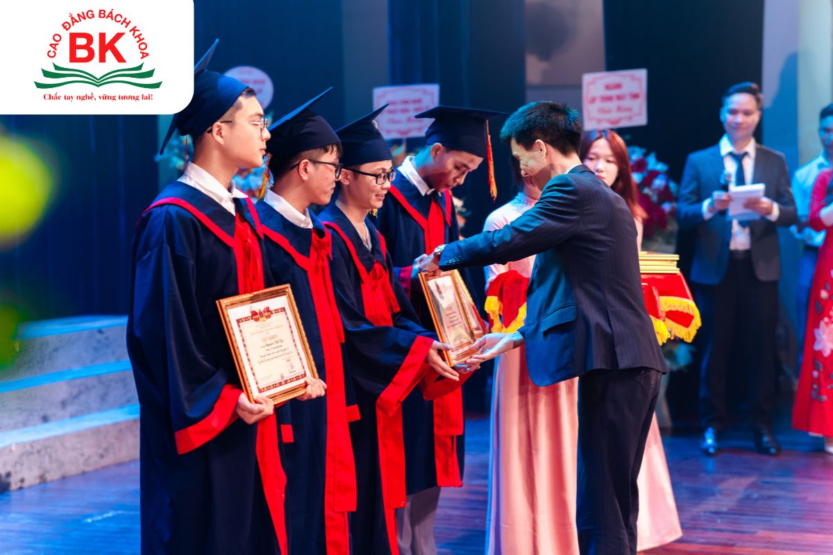 Lễ tốt nghiệp trường Cao đẳng Bách Khoa