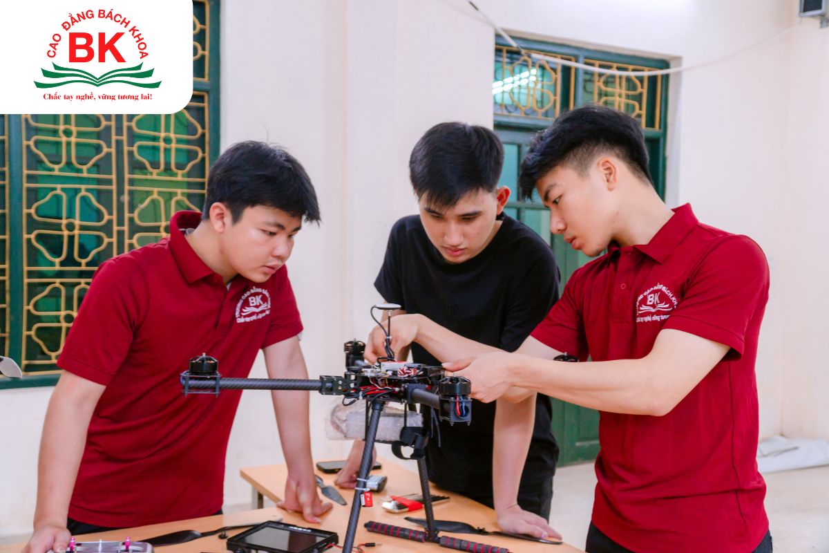 Test nghề nghiệp không chỉ đưa ra gợi ý nghề cụ thể mà còn đưa ra gợi ý của nhiều nhóm nghề khác nhau 