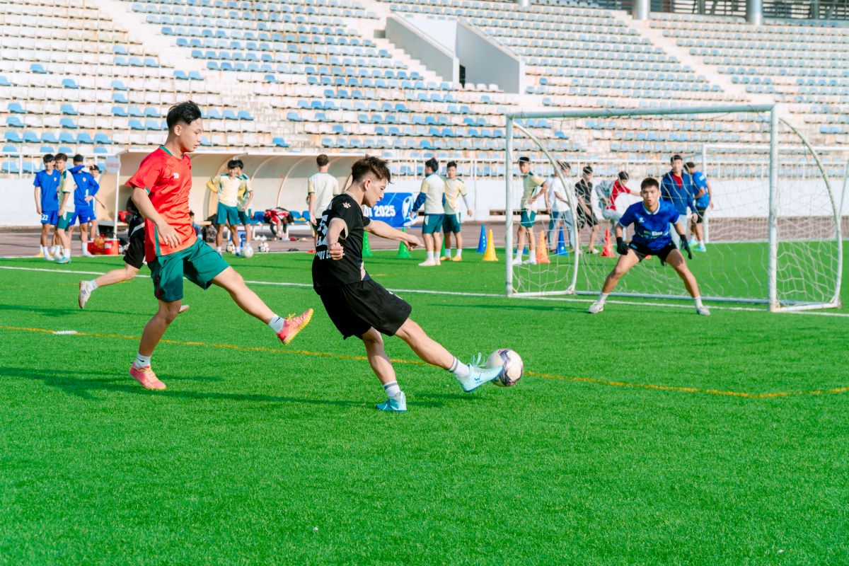 Bán kết giải bóng đá Chào tân sinh viên Cao đẳng Bách Khoa 2025