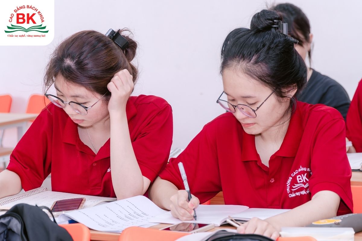 Định hướng ứng dụng trong ngành Quản trị kinh doanh tại Cao đẳng Bách Khoa giúp sinh viên thành thạo kỹ năng từ sớm