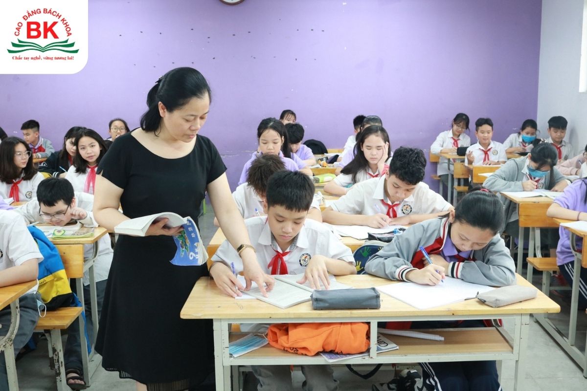 C03 gồm những môn nào? Cơ hội học ngành Sư phạm và Giáo dục
