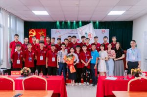 Đoàn thanh niên Trường Cao đẳng Bách Khoa tổ chức lễ xuất quân đội bóng đá nam