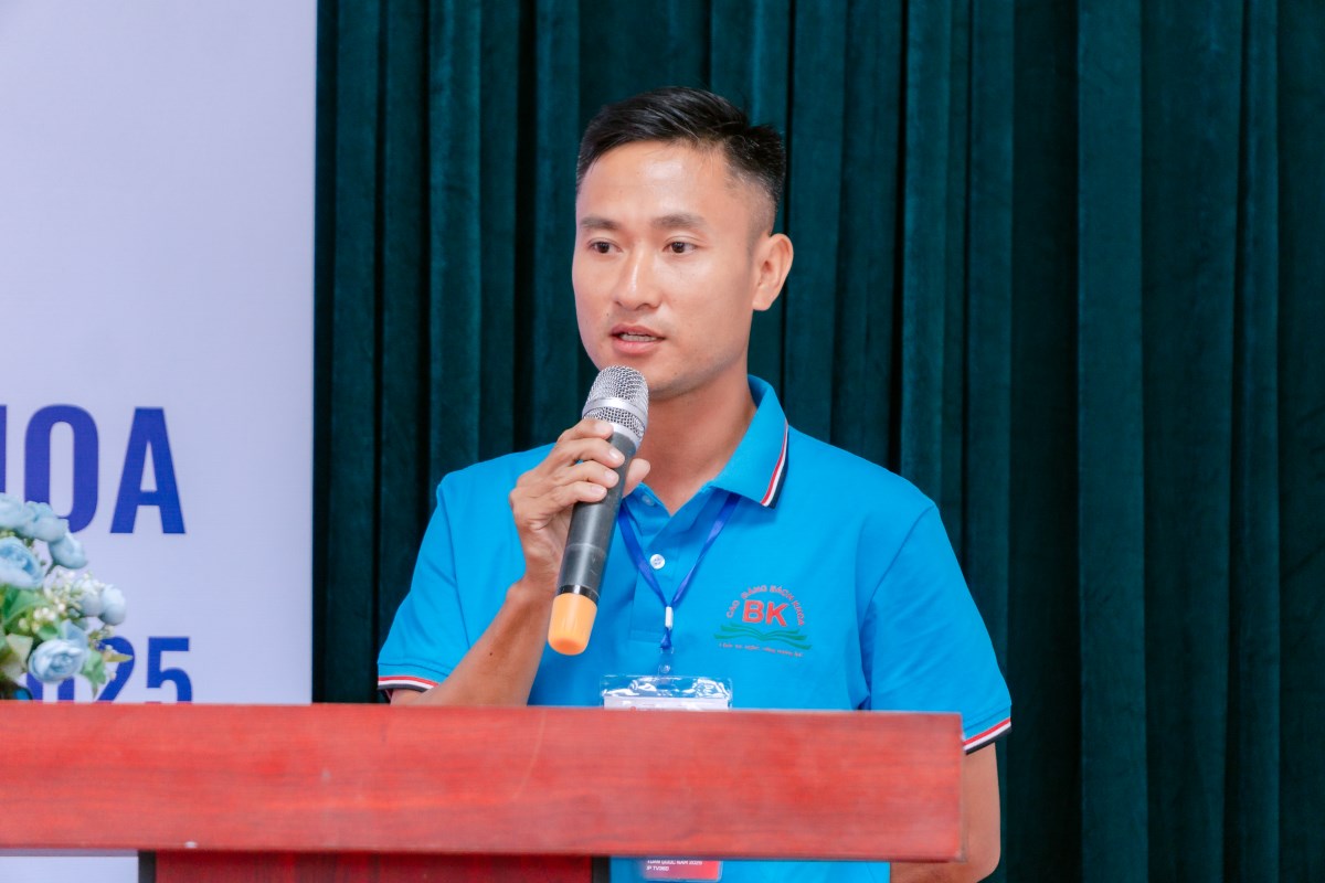 Đoàn thanh niên Trường Cao đẳng Bách Khoa tổ chức lễ xuất quân đội bóng đá nam