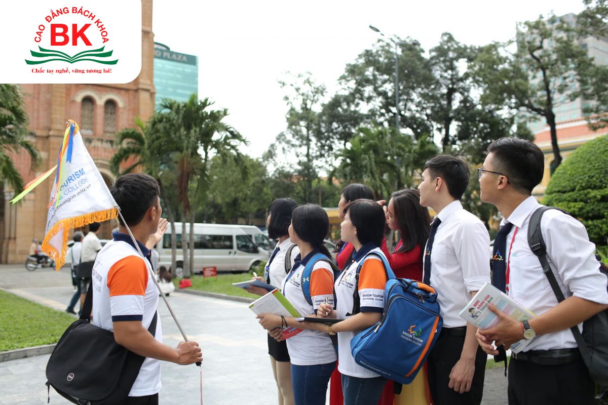 ESFJ phù hợp với nghề hướng dẫn viên du lịch