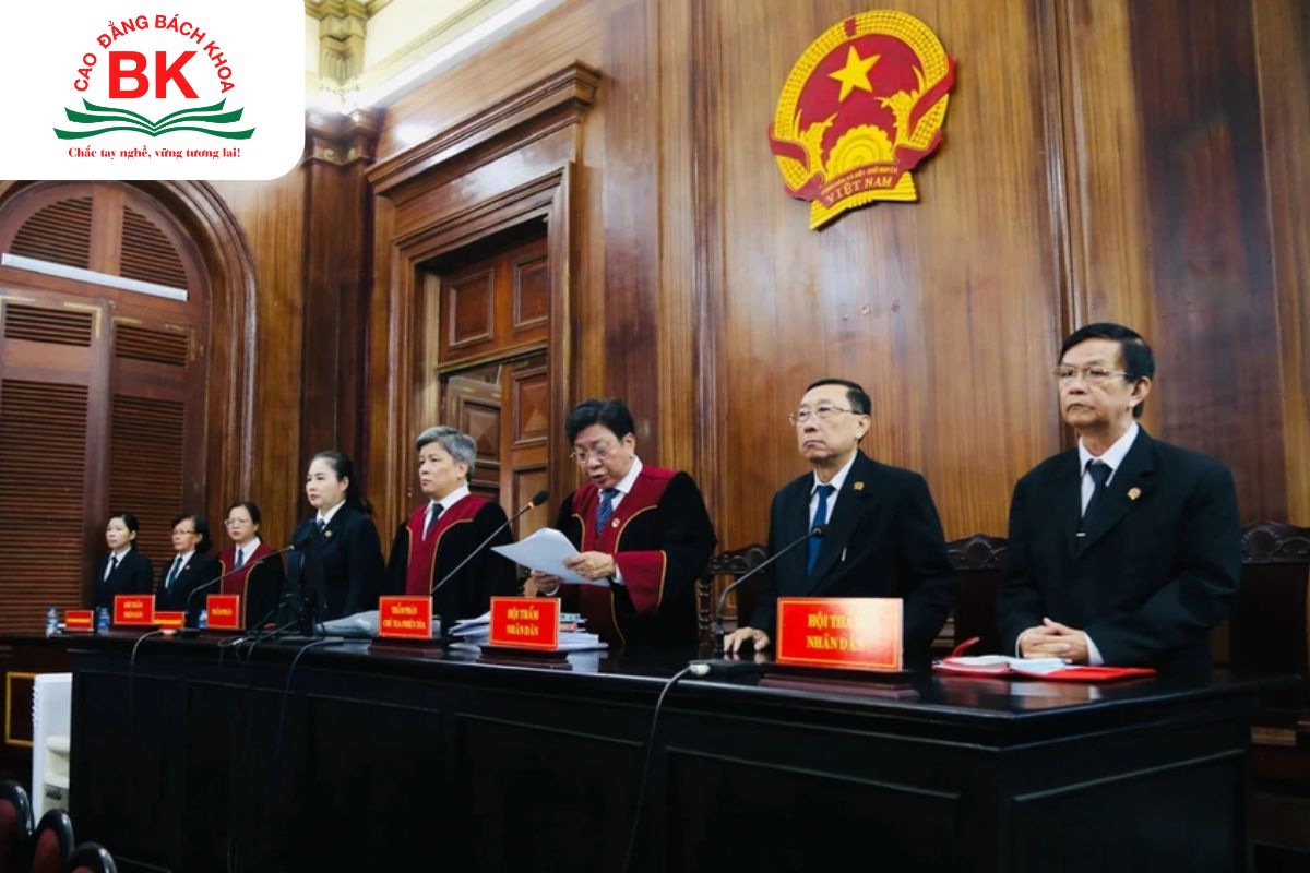 "Người giám hộ" rất phù hợp với lĩnh vực pháp lý