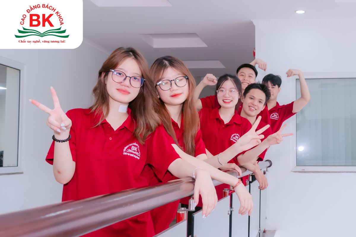 Sinh viên Trường Cao đẳng Bách Khoa