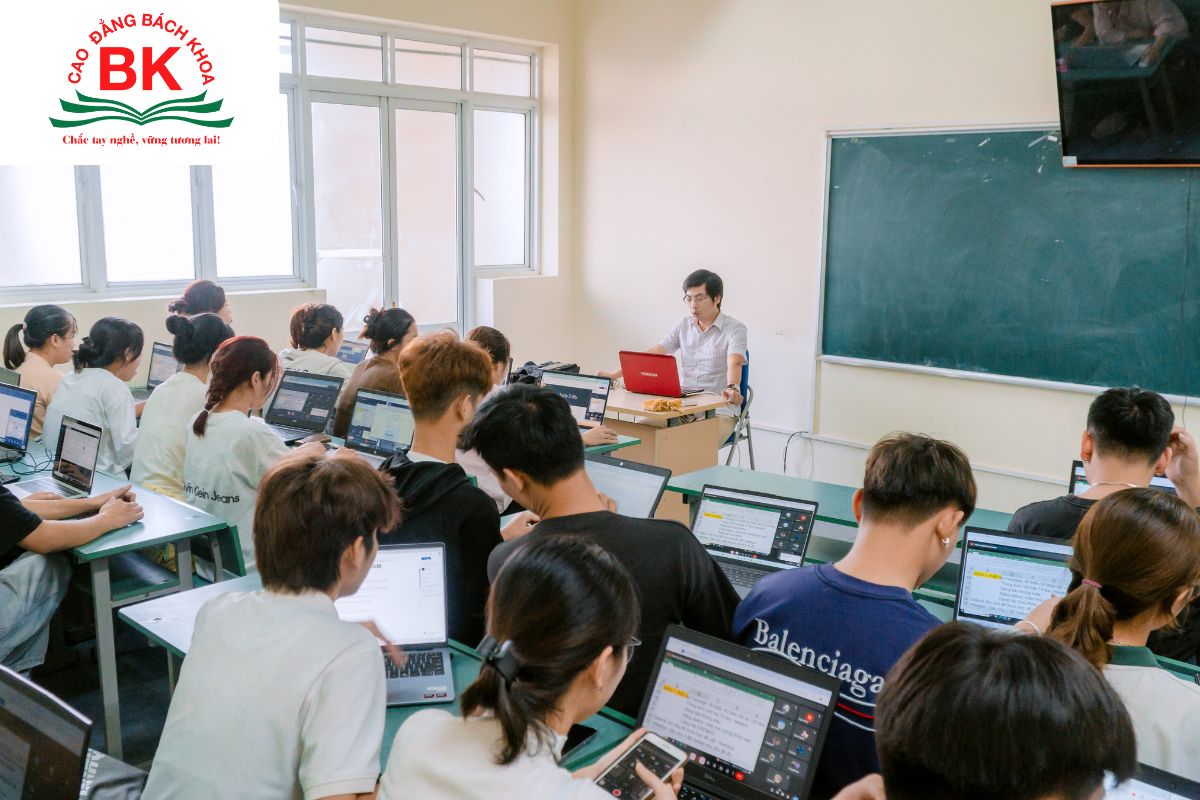 Lớp học tại trường Cao đẳng Bách Khoa