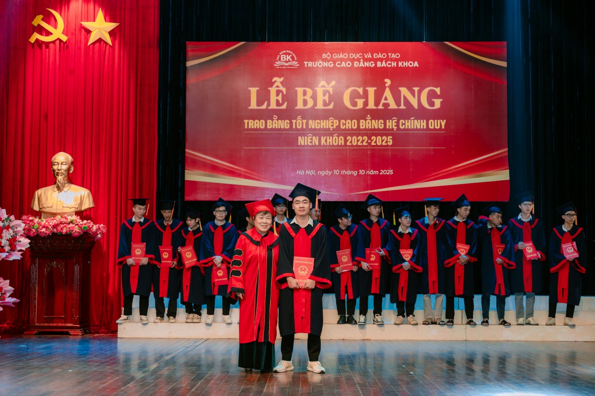 Lễ tốt nghiệp của trường cao đẳng Bách Khoa