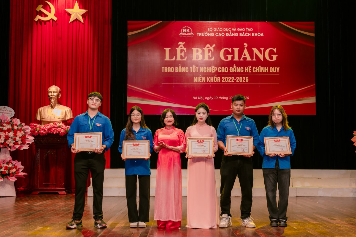 Lễ tốt nghiệp khóa 14 trường Cao đẳng Bách Khoa