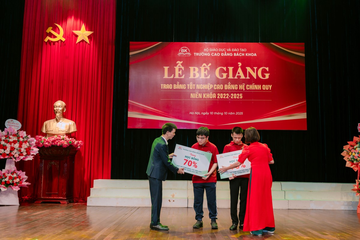 Lễ tốt nghiệp khóa 14 trường Cao đẳng Bách Khoa