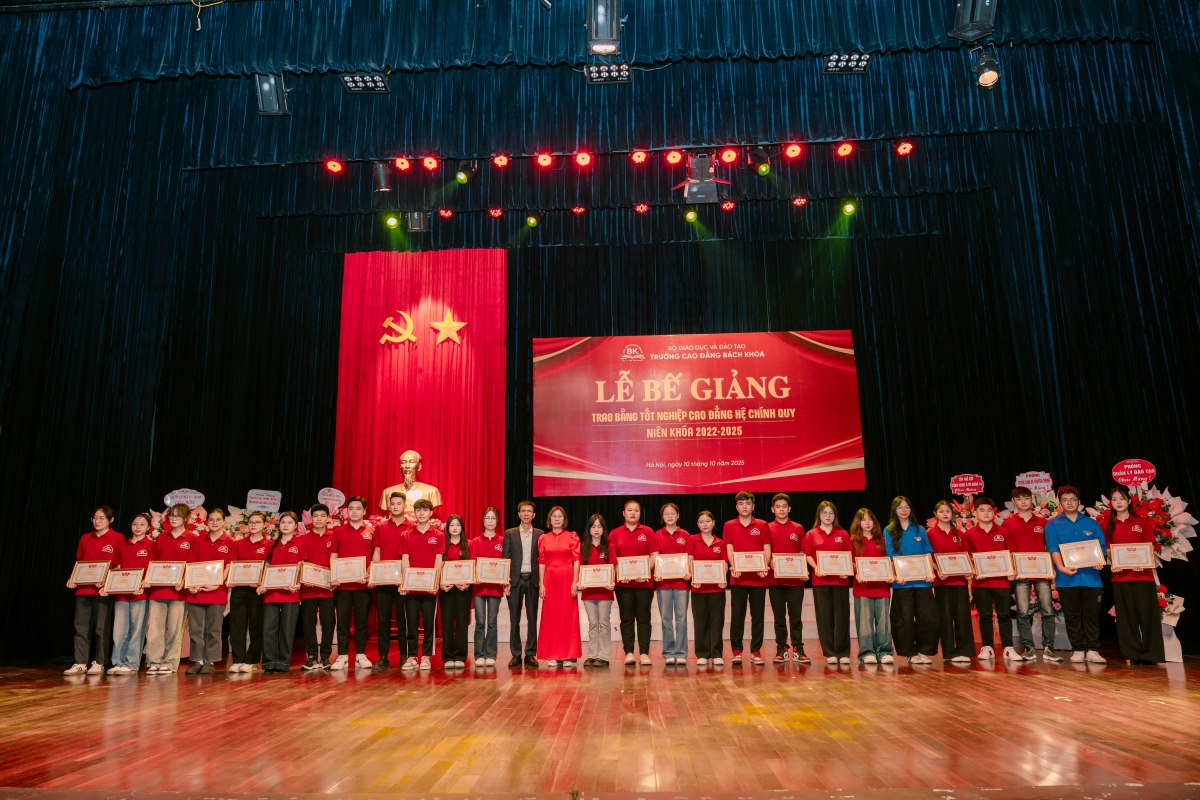 Lễ tốt nghiệp khóa 14 trường Cao đẳng Bách Khoa