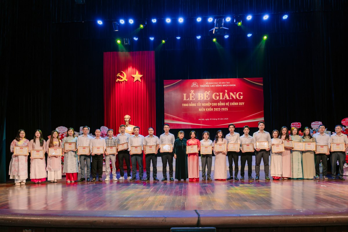 Lễ tốt nghiệp khóa 14 trường Cao đẳng Bách Khoa