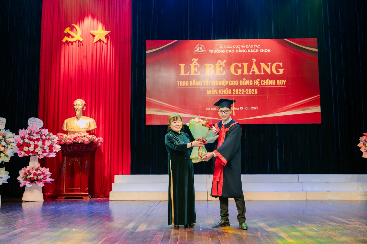 Lễ tốt nghiệp khóa 14 trường Cao đẳng Bách Khoa