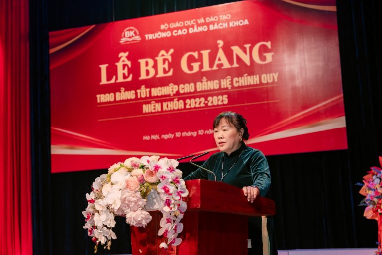 TS. Đinh Thị Dậu phát biểu tại buổi lễ