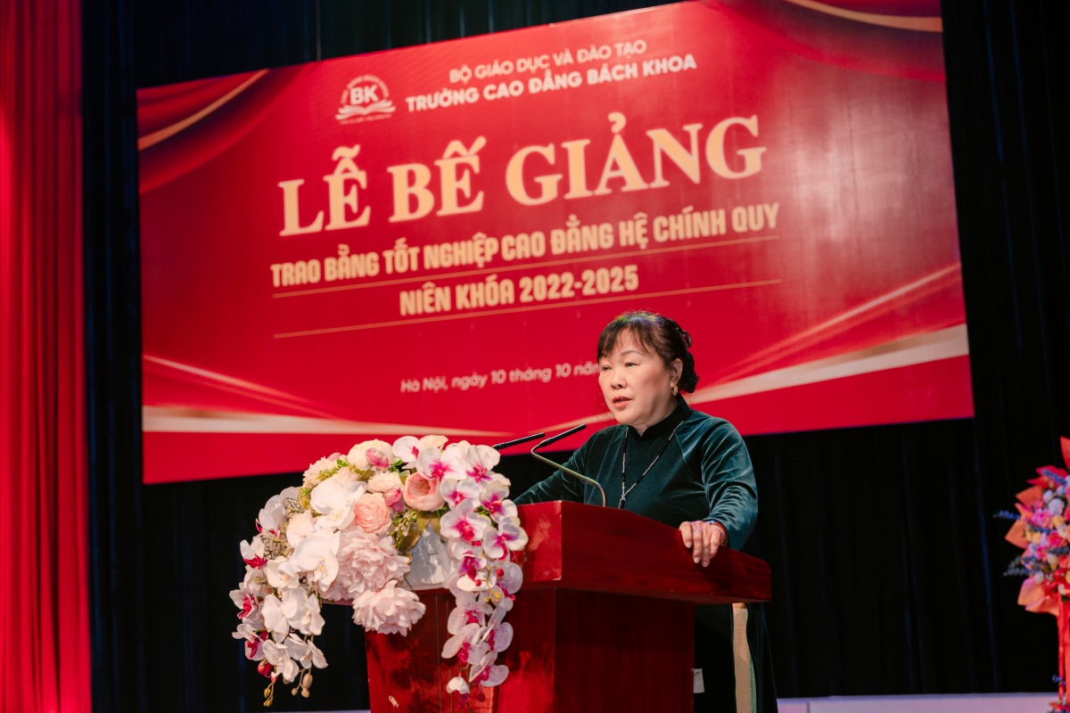 TS. Đinh Thị Dậu phát biểu tại buổi lễ