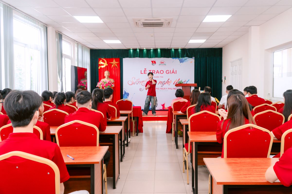 Lễ trao giải cuộc thi "Sáng tác nghệ thuật" Trường Cao đẳng Bách Khoa năm 2025