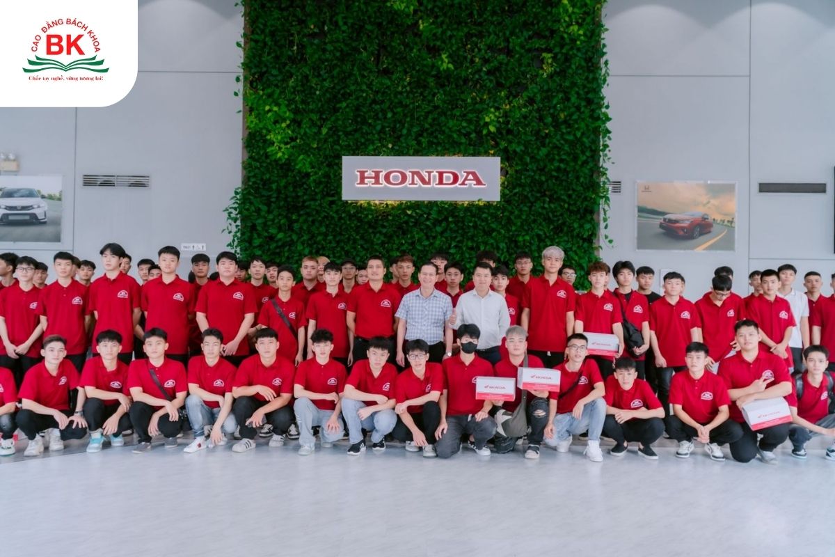 Sinh viên Trường Cao đẳng Bách Khoa thực tập tại Honda