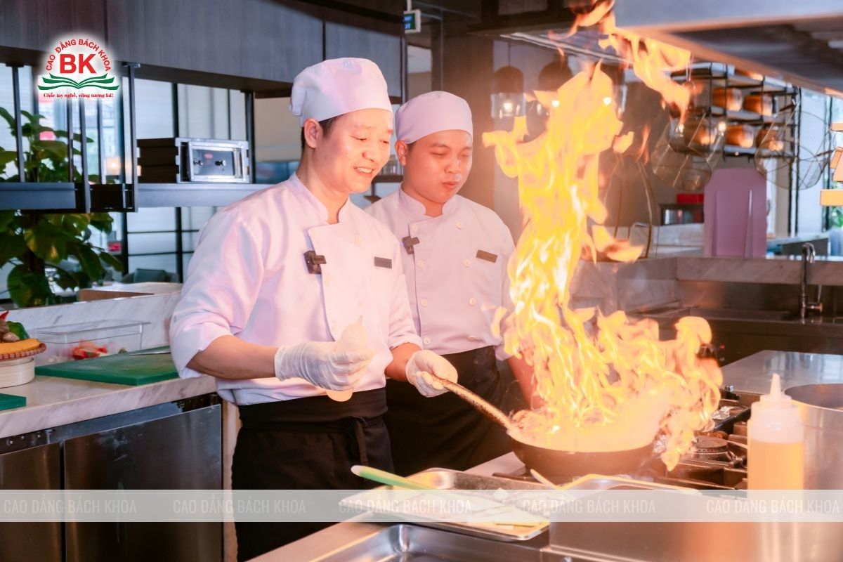 Sinh viên Cao đẳng Bách Khoa thực tập tại Vinpearl
